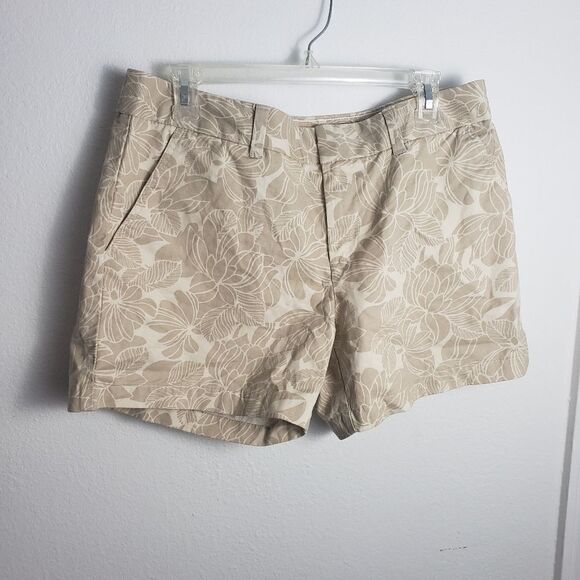 ⭐4/28 NWOT palm print khaki shorts - Picture 1 of 4